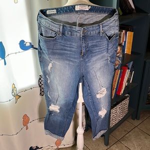 Torrid Girlfriend cut capri 18